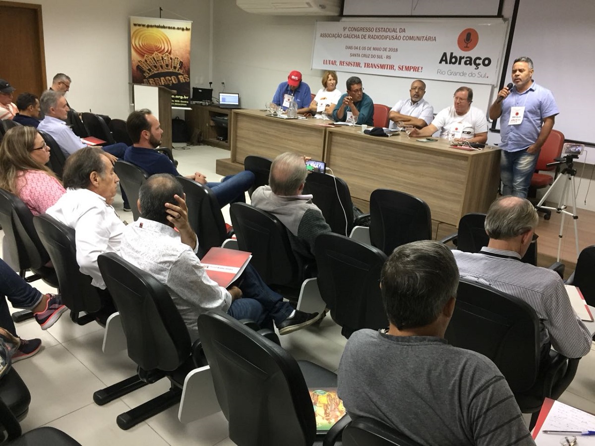 Ir para  <p><big>A plen&aacute;ria de abertura do 9&ordm; Congresso Estadual da Associa&ccedil;&atilde;o Ga&uacute;cha de Radiodifus&atilde;o Comunit&aacute;ria &ndash; Abra&ccedil;o RS iniciou com...